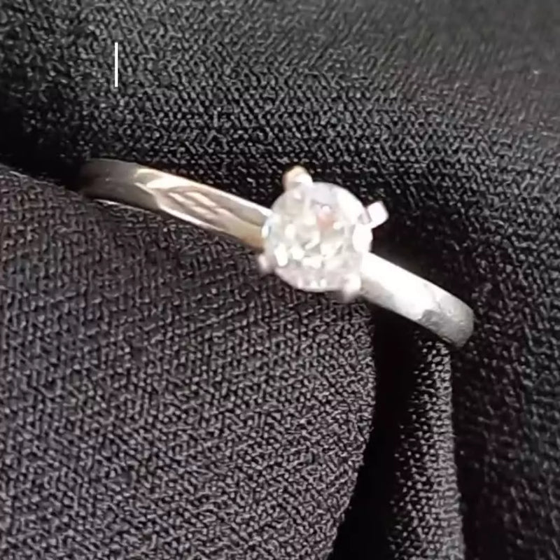 Anel Solitário de Prata 925 – Um Símbolo de Amor, Elegância e Compromisso