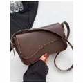 Bolsinha Baguete Luxuosa Versatil Leve Material Importado Envio imediato
